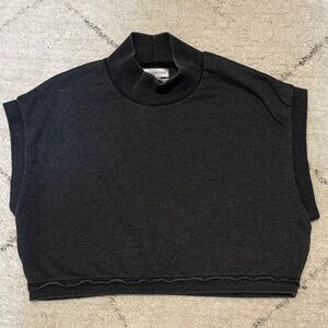 Urban Outfitters Stylish Black Sleeveless Cropped Neck Top